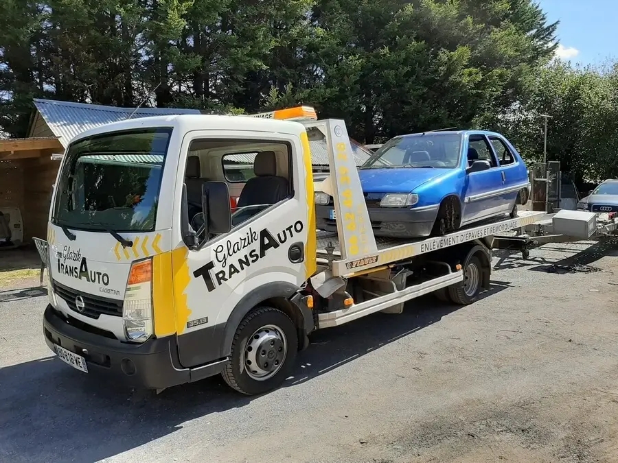 Epaviste avec une voiture