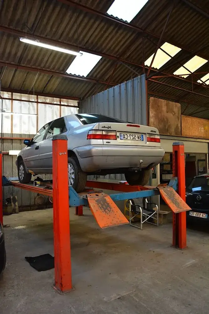 Réparation d'une voiture